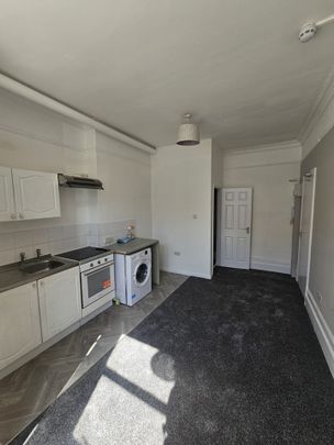 Studio Flat, Knollys Road, SW16 - Photo 1