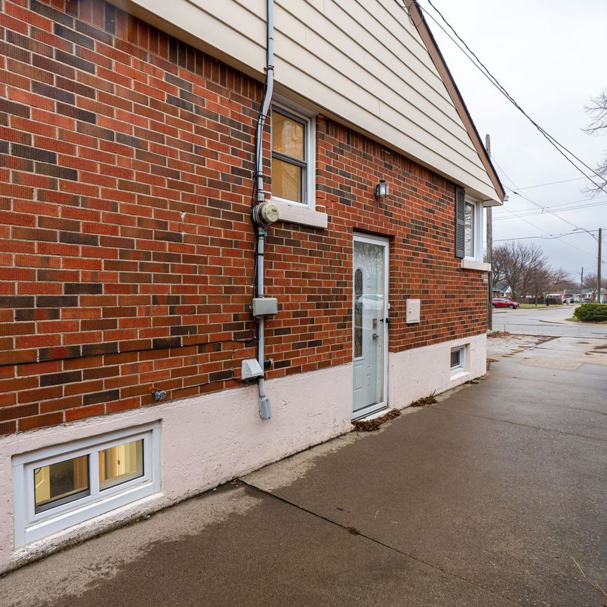 For Lease - 16 Fernwood Crescent Unit# Lower, Hamilton, Ontario - Photo 1