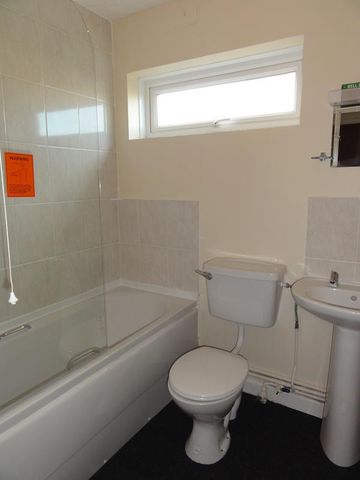 2 bedroom bungalow to rent - Photo 3