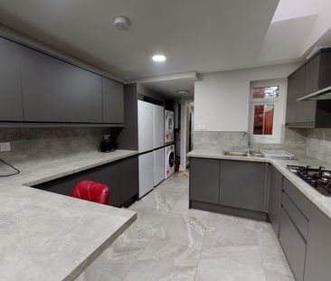 301 Warwards Lane Selly Oak - Photo 1