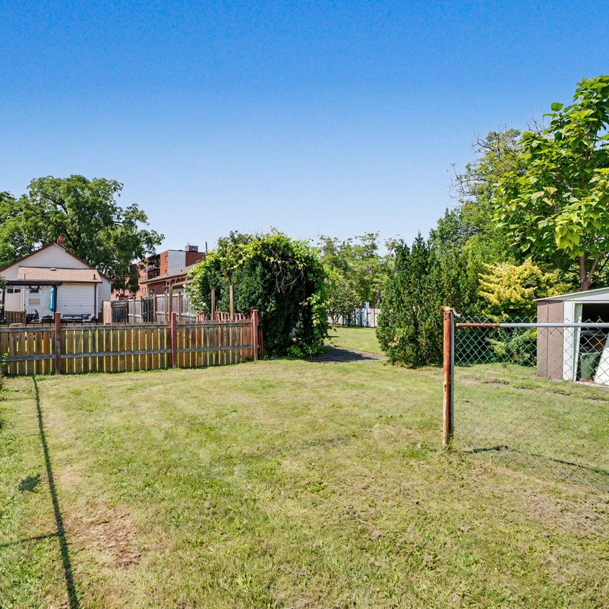 For Lease - 5568 Drummond Road, Niagara Falls, Ontario - Photo 1