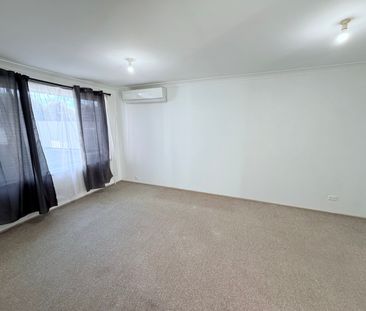 FAMILY HOME, IDEAL LOCATION, QUIET CUL-DE-SAC LIVNG - Photo 3