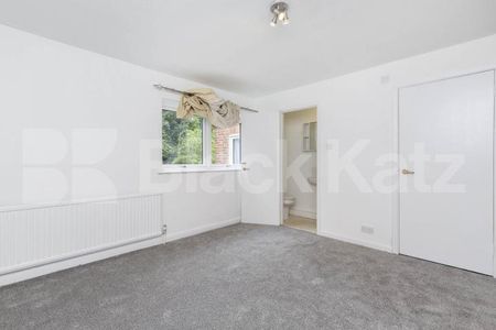 2 bedroom 2 bathroom maisonette with garden located close to Highgate station - Photo 4