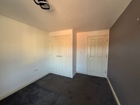 2 bed Apartment - To Let - Photo 2