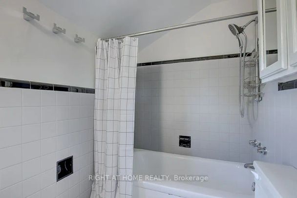 Detached Home For Lease | W9253113 - Photo 1