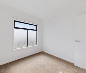 7 Fen Walk, Point Cook, Vic 3030 - Photo 6