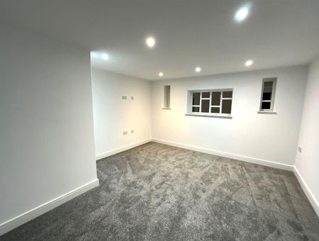 The Old Court House - Photo 2