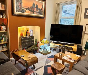 1 bedroom Flat To Let - Photo 2