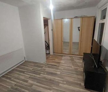 Clacton Road, London, E17 - Photo 4