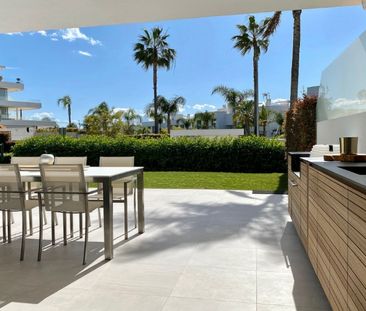 2 Bedroom Apartment For Rent in Estepona, Málaga - Photo 1