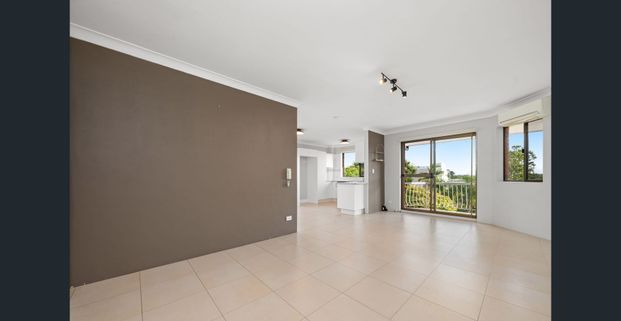 Modern, Light-Filled Apartment with River Glimpses - Photo 1