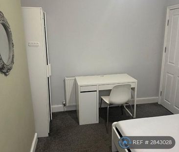 1 bedroom in a house share to rent - Photo 3