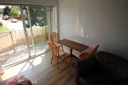 3 bed flat to rent in Field Court, Almond Way - Photo 4