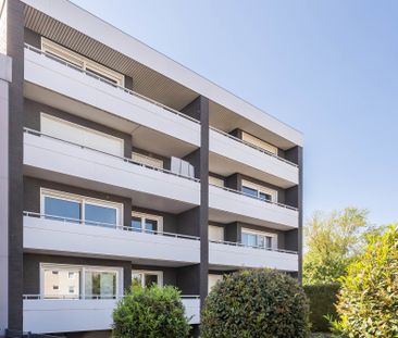 Top renovierte Wohnung mit Balkon, Fahrstuhl, Einbauküche und Stell... - Photo 1