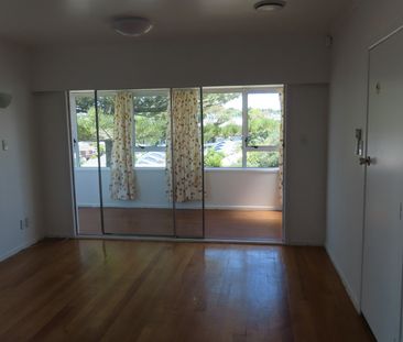 Perfectly located and newly updated 3-bedroom home - Photo 3