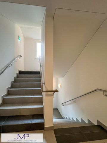 Wunderschöne 2-Zimmer Dachgeschosswohnung, Nibelungenviertel, Nähe Lugner City und Bundesportzentrum Schmelz - Photo 4