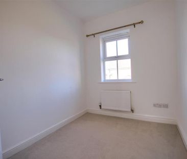 3 bedroom end of terrace house to rent - Photo 2