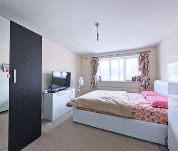 North Farm Road, Farnborough, GU14 - Photo 5