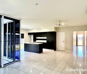 4 bedroom 2 bathroom unfurnished home in Cooya Beach - Photo 2