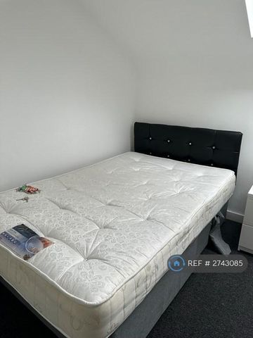 1 bedroom in a house share to rent - Photo 4