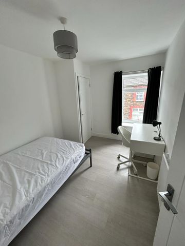 Room For Rent Queen Street, Pontypridd - Photo 4