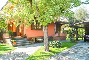 Villa in Affitto a Forte dei Marmi – Zona: Caranna
