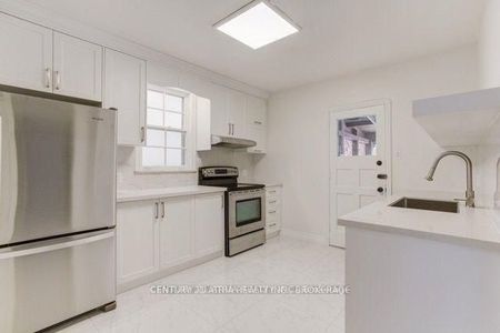 For Lease - 46 Fenn Avenue, Toronto, Ontario - Photo 2