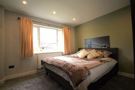 3 bedroom detached house to rent - Photo 2