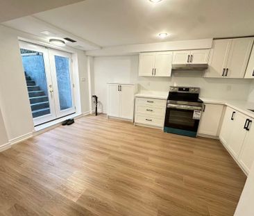 For Lease - 12 Goldsmith Crescent, Newmarket, Ontario - Photo 1