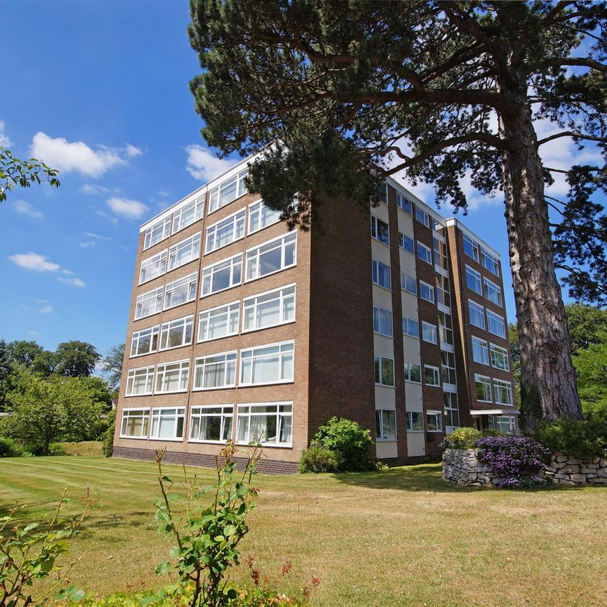 A 1 Bedroom Flat in Charlton Kings GL53 9BQ - Photo 1