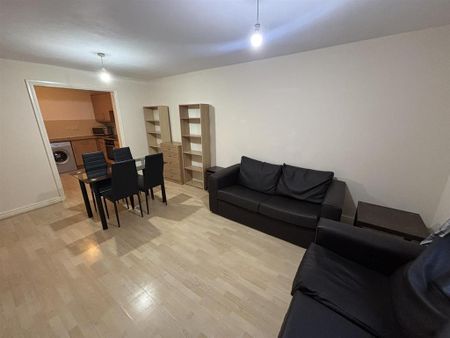 3 bedroom apartment to rent - Photo 3