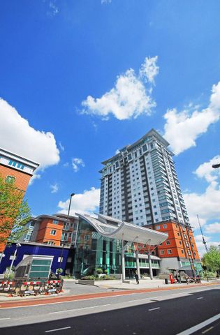 3 bedroom flat to rent - Photo 3