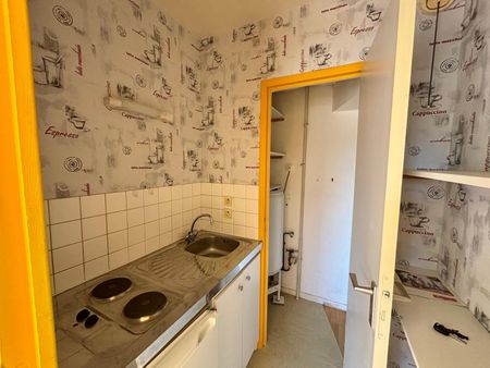 Location Appartement 1 pièce 26m² CHERBOURG-EN-COTENTIN 50100 - Photo 2