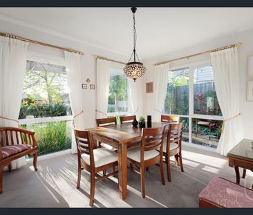 Charming Three-Bedroom Townhouse in Leafy Camberwell - Photo 2