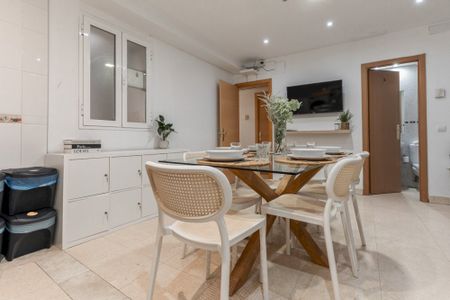 Exterior room in Plaza de Santa Cruz - Photo 3