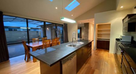 Stand tall above the rest - Photo 3