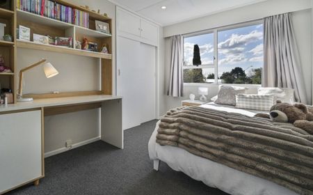 Havelock North - 3 Bedrooms - Photo 3