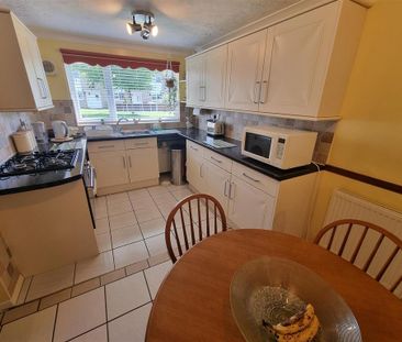 3 bedroom end of terrace house to rent - Photo 6