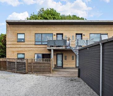 FLOT DELEVENLIG 3-VÆRELSES LEJLIGHED BELLIGGENDE PÅ FREDELIG VILLAVEJ - Foto 4