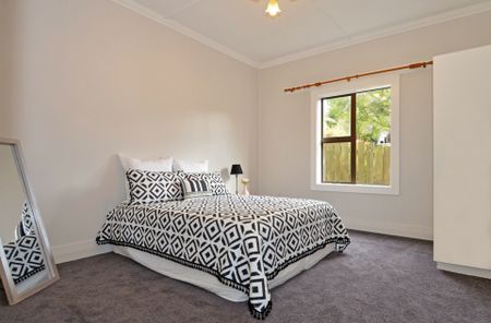 Beauty and the Bungalow - Photo 5