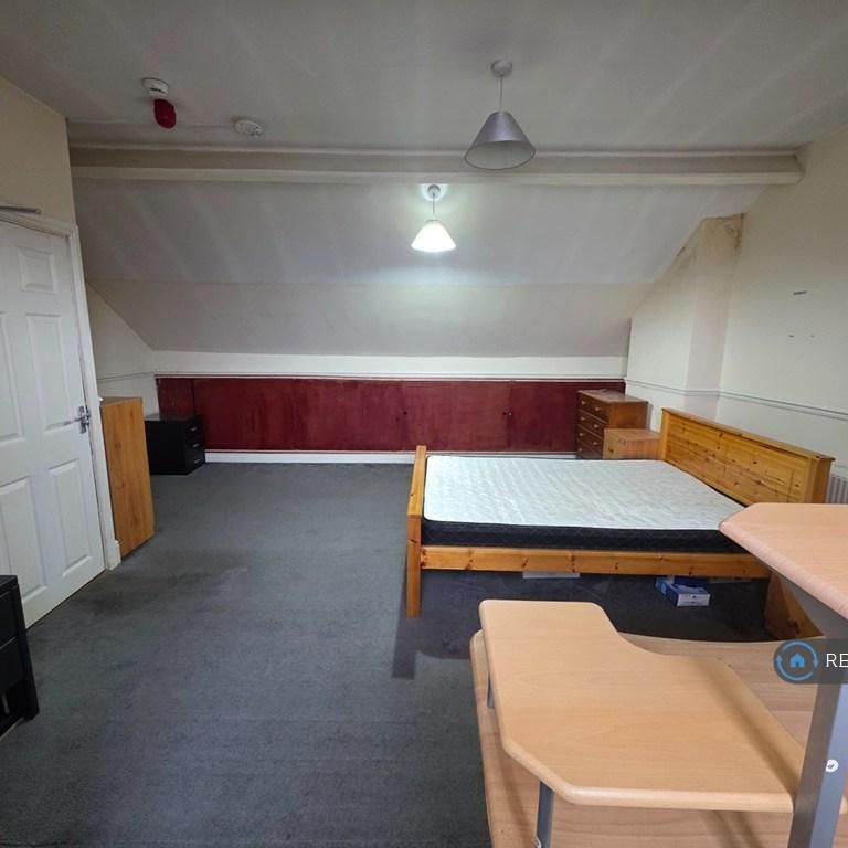 1 bedroom in a house share to rent - Photo 1