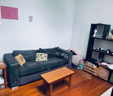 Charming 2 Bedroom Character Apartment in Epsom - Photo 1