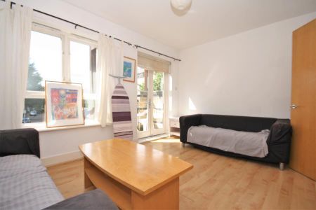 4 bedroom terraced house to rent - Photo 2