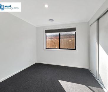 Brand New Modern 4-Bedroom Be The First Ever Tenant! - Photo 2