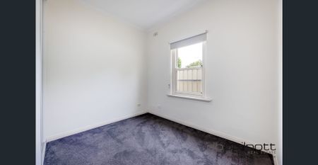 Bright, Spacious & Ready to Call Home in Brooklyn Park! - Photo 4