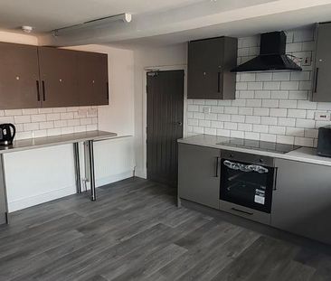 7 bedroom house of multiple occupation to rent - Photo 3