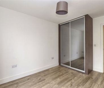 Sycamore Avenue, Woking, Surrey, GU22 - Photo 4