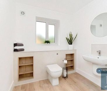 1 bedroom in a house share to rent - Photo 4