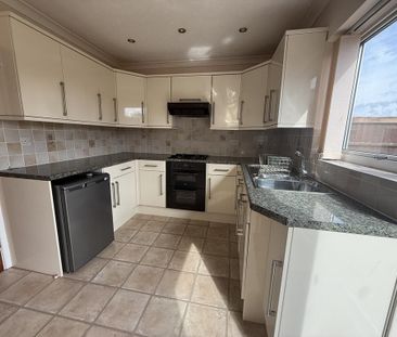 3 bedroom terraced house to rent - Photo 5