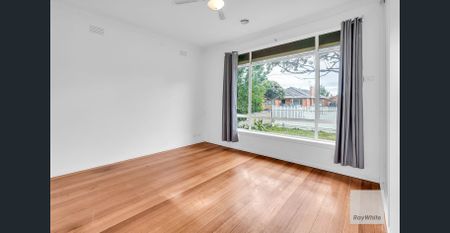 Charming 3-Bedroom Home with Large Fenced Yard and Prime Location - Photo 5